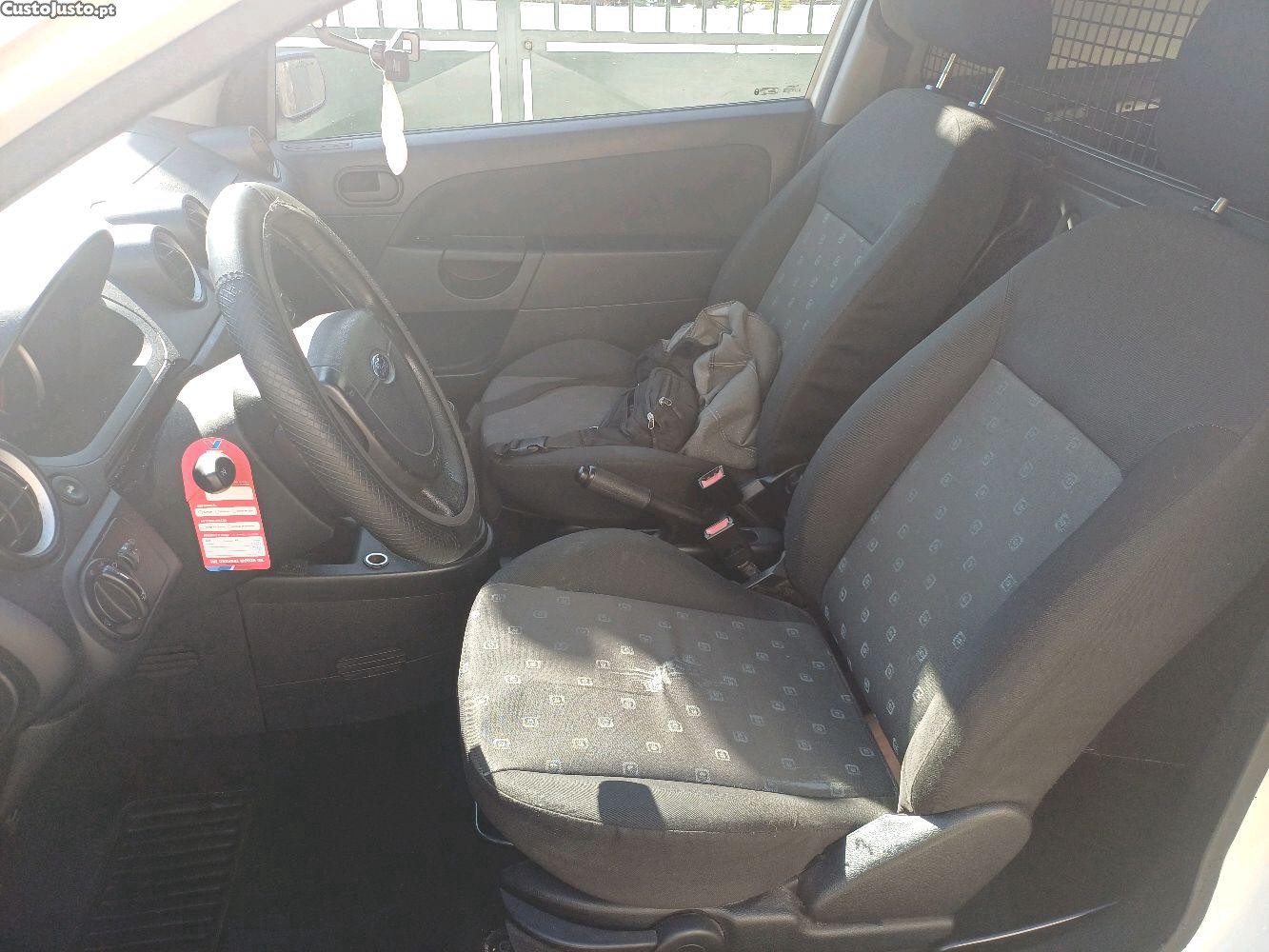 Ford Fiesta 1.4Tdci van — fotografia 4