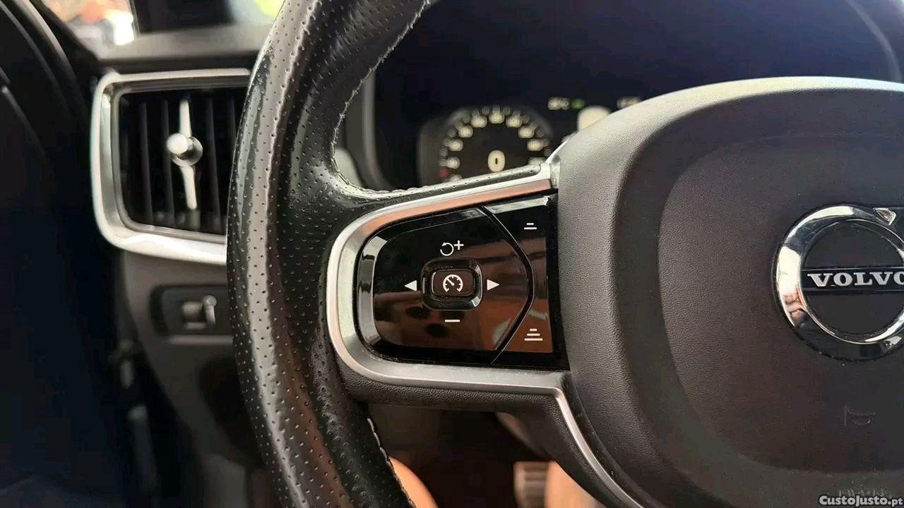 Volvo V90 D4 R-Design — fotografia 6