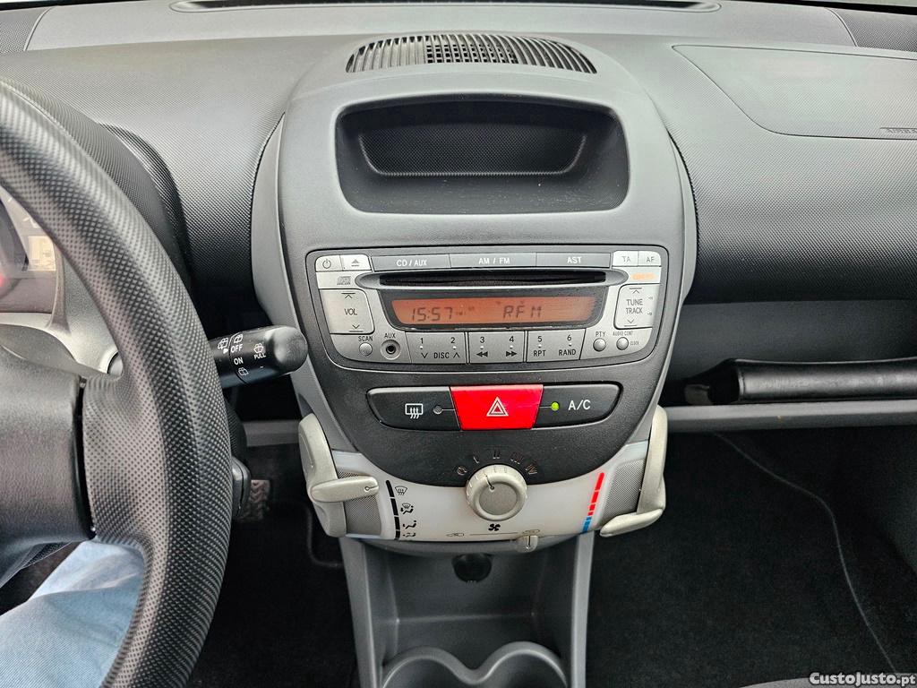 Toyota Aygo 1.0i 68cv 07/2006 — fotografia 3