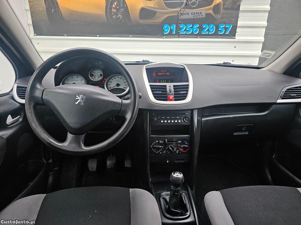 Peugeot 207 1.4i 16v 90cv 190.000km 11/2007 — fotografia 4