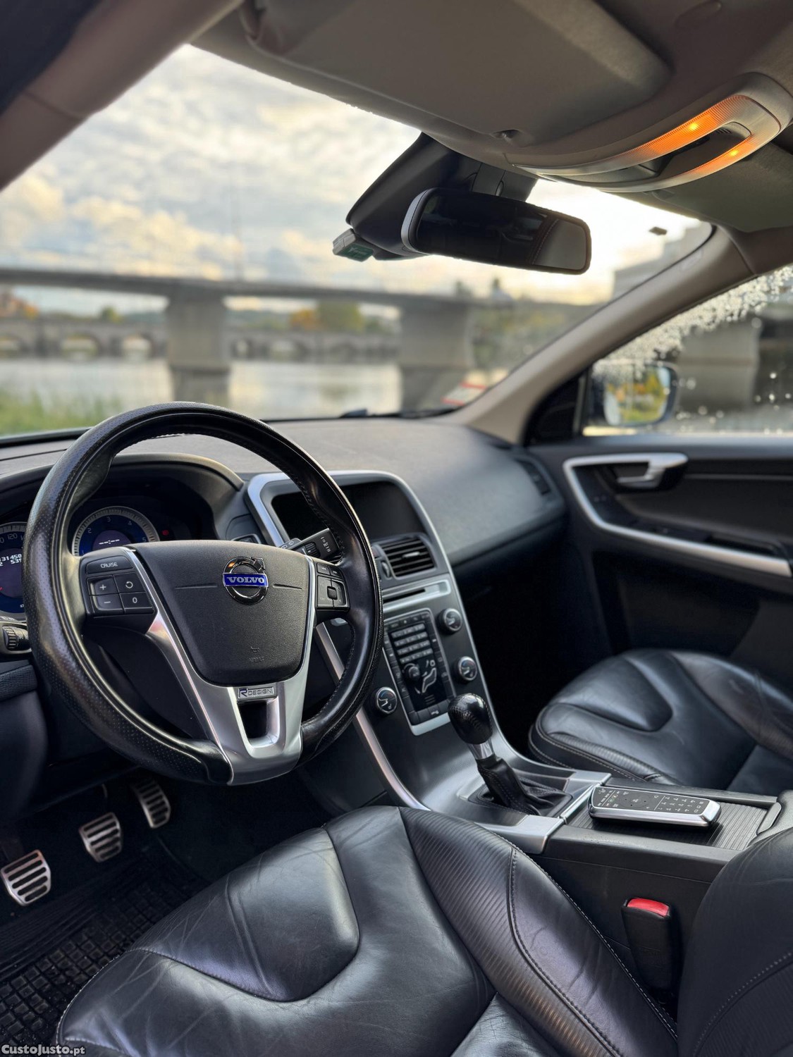 Volvo XC60 2.0 D4 R-Design — photo 5