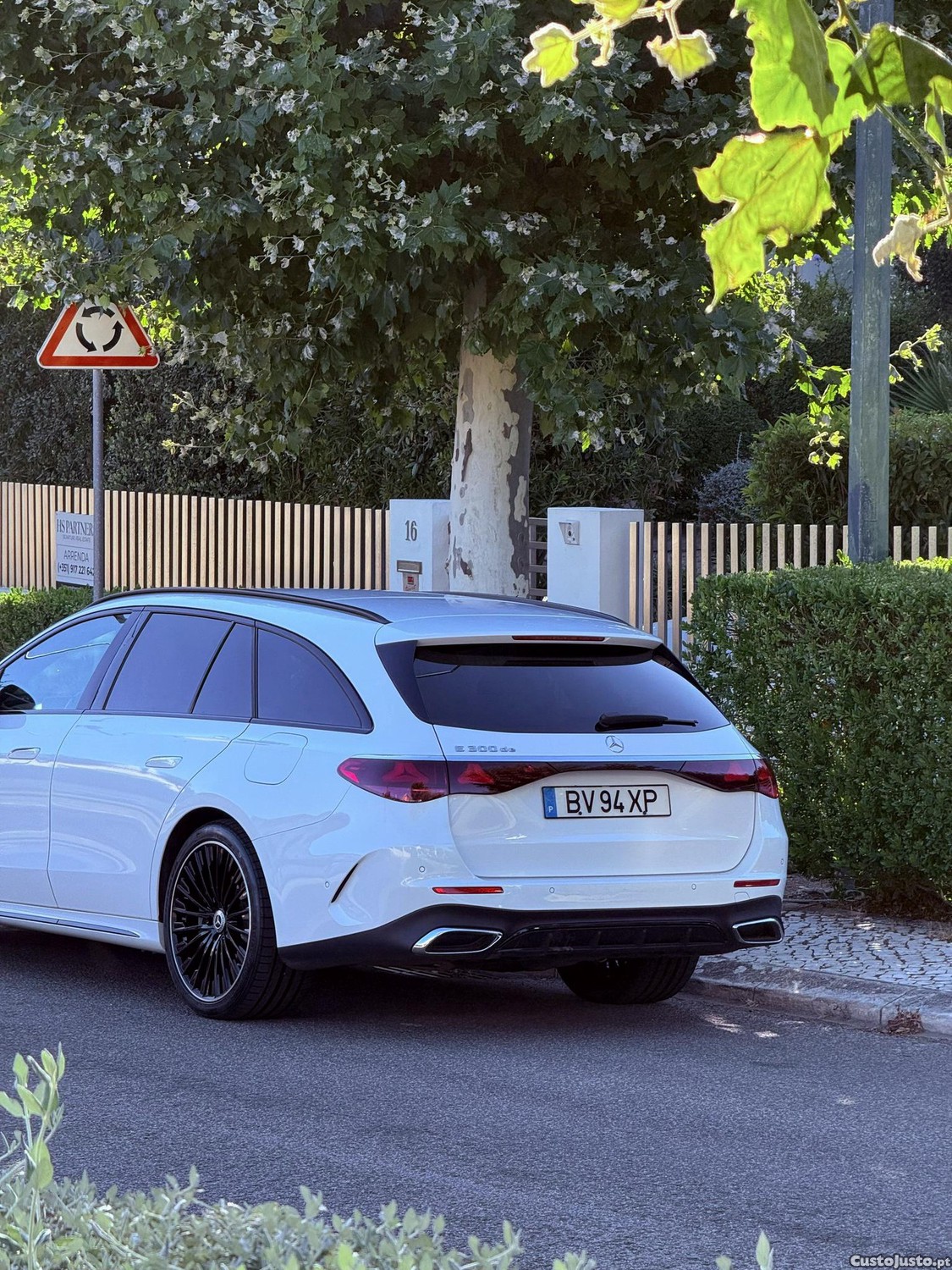 Mercedes-Benz E 300 Pack AMG — fotografia 14