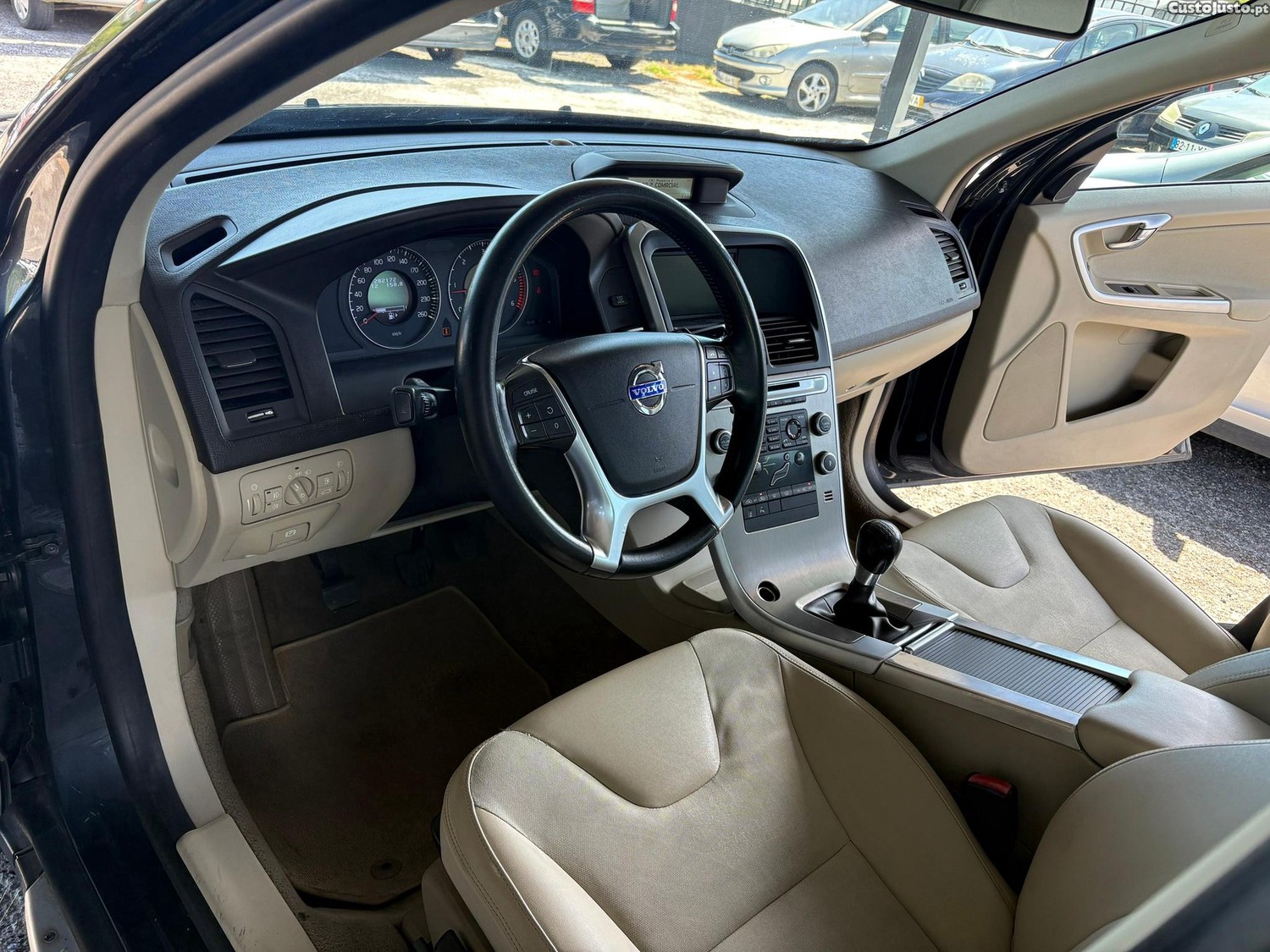 Volvo XC 60 2.4 D Drive Momentum — fotografia 13