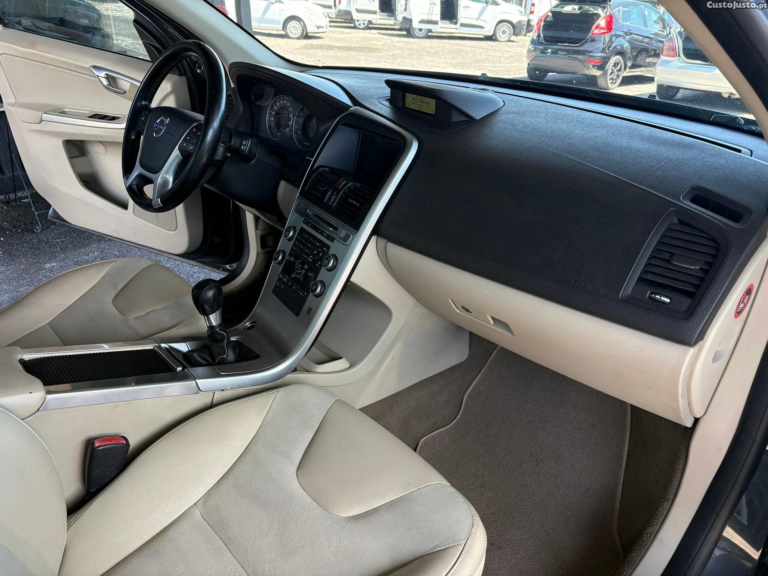 Volvo XC 60 2.4 D Drive Momentum — fotografia 10