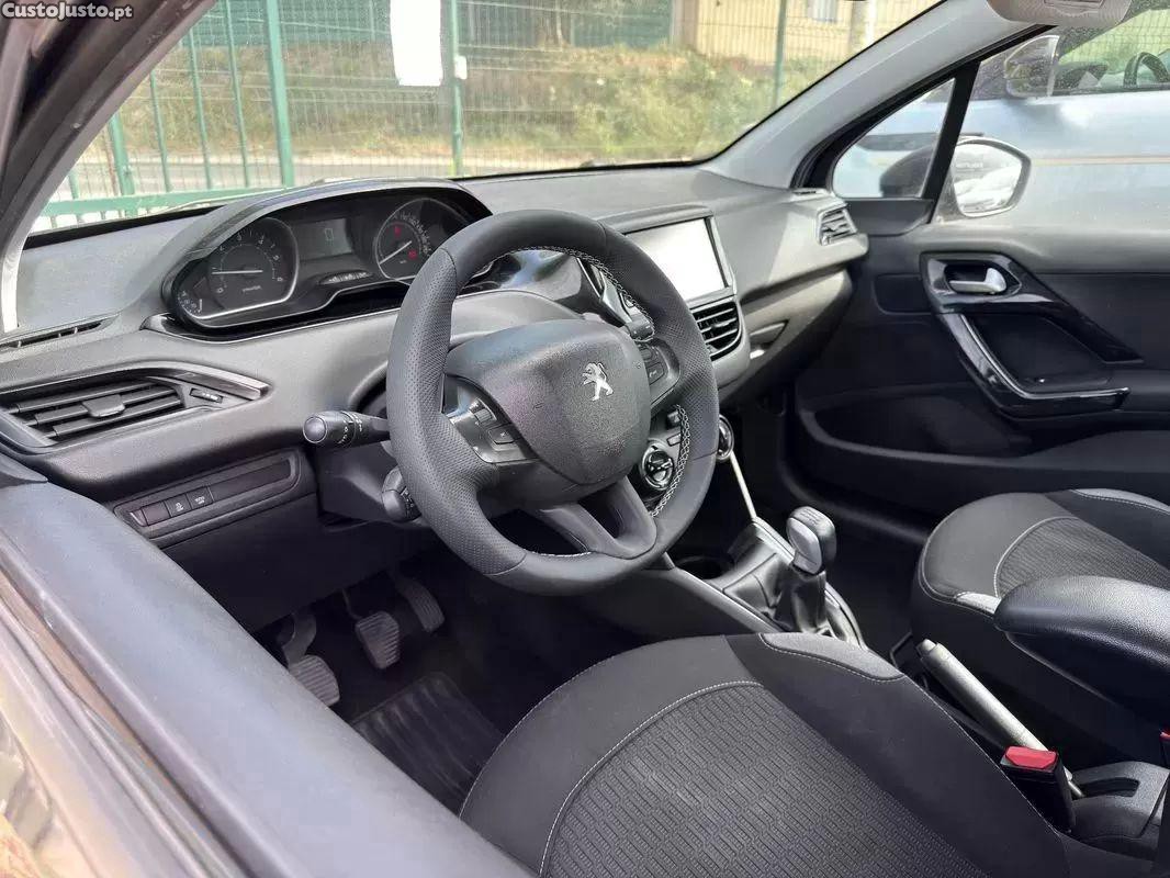Peugeot 208 1.6 bluehdi style — photo 4