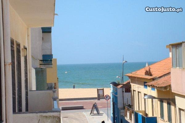 apartamento junt praia c/vista mar 20/30metro praia Armaçao pera Algarve