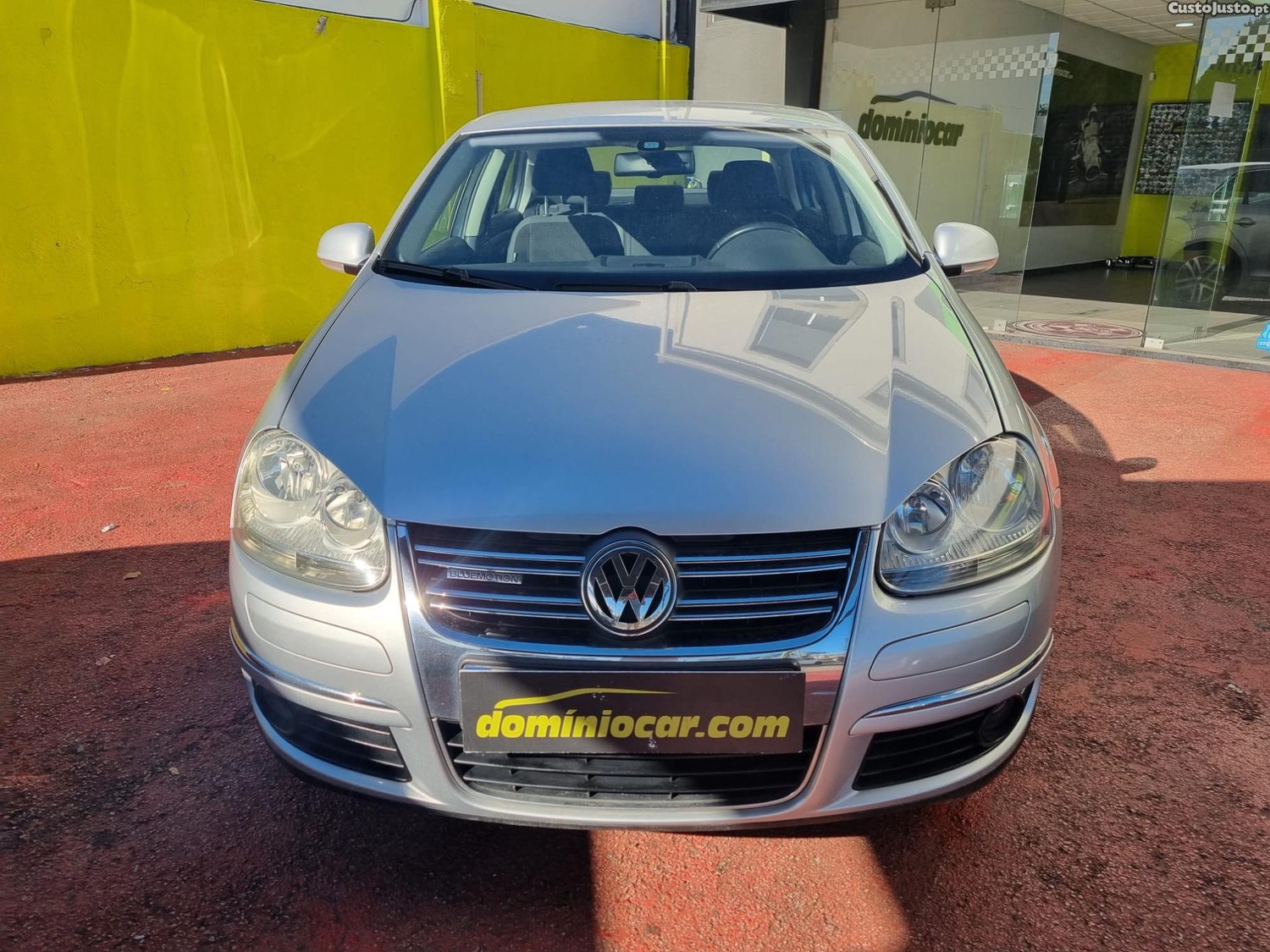 VW Jetta 1.9 TDi BlueMotion - 08 foto 3