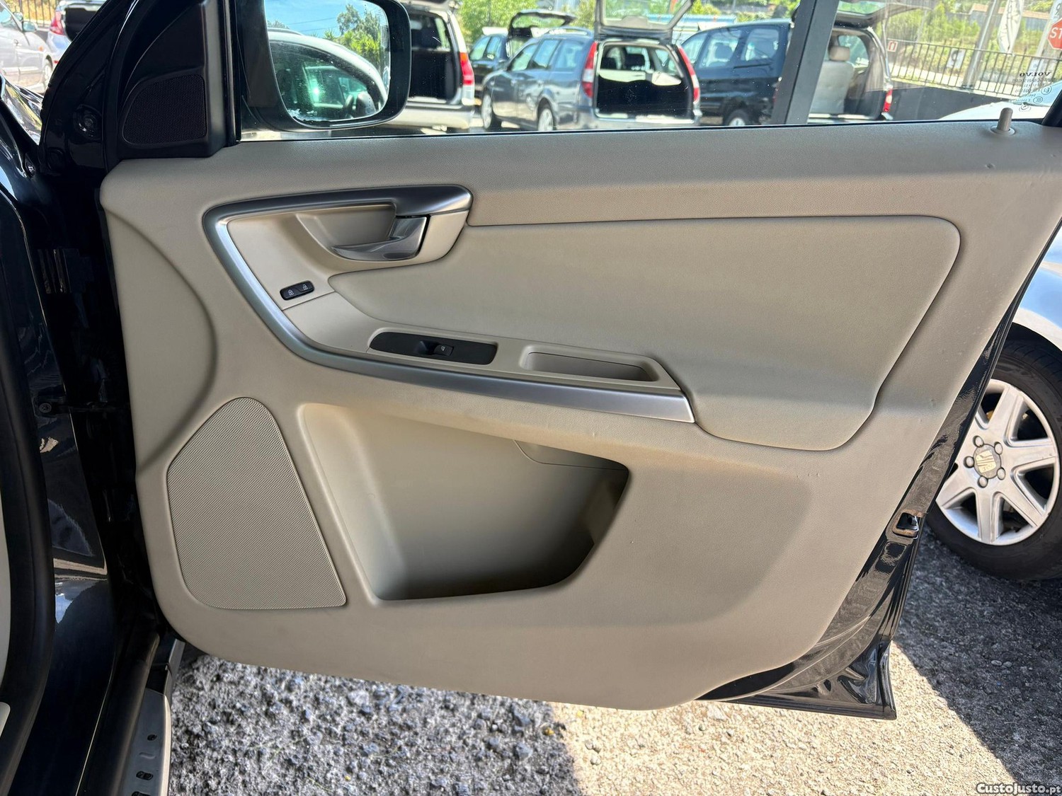 Volvo XC 60 2.4 D Drive Momentum — fotografia 11
