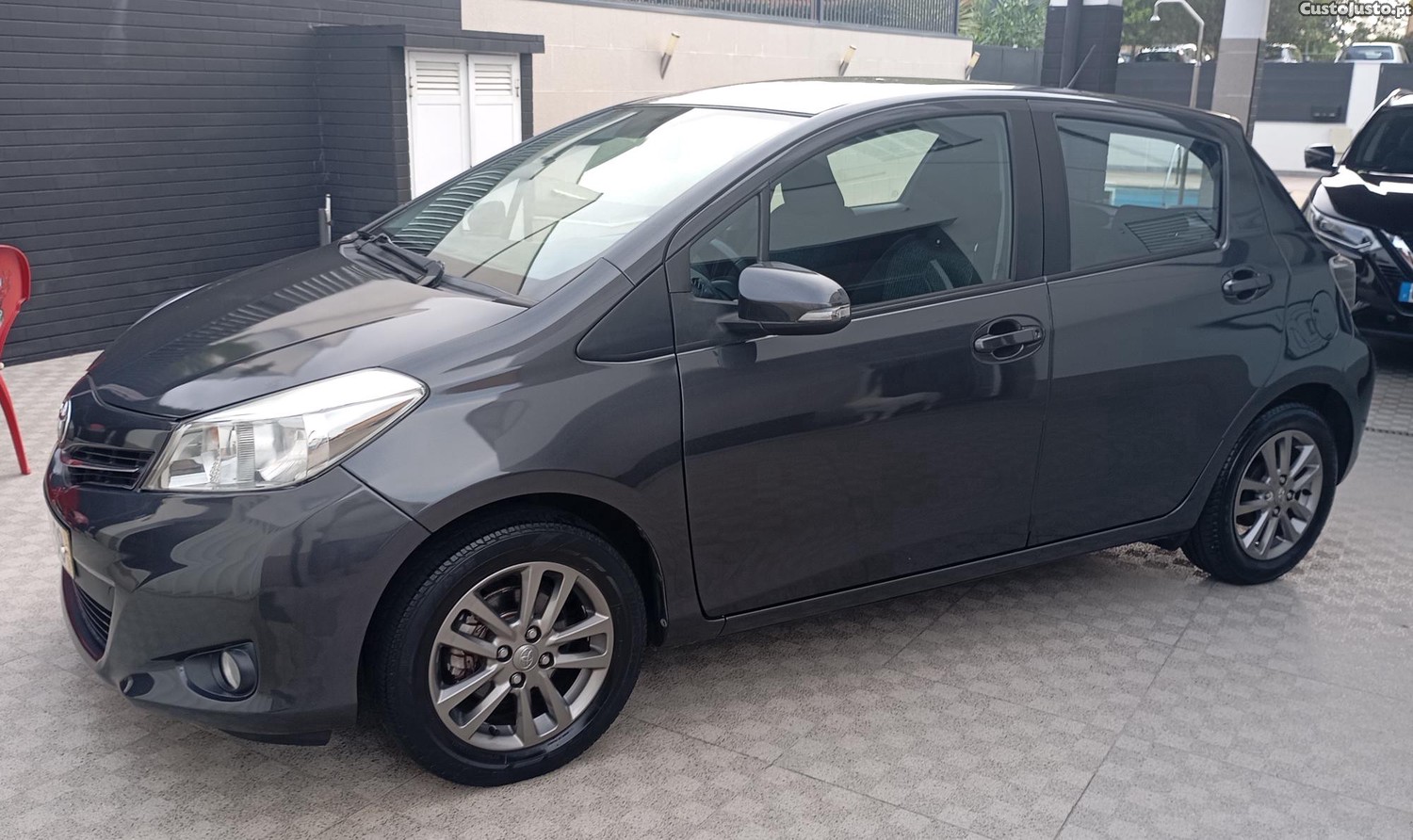 Toyota Yaris Active - 14