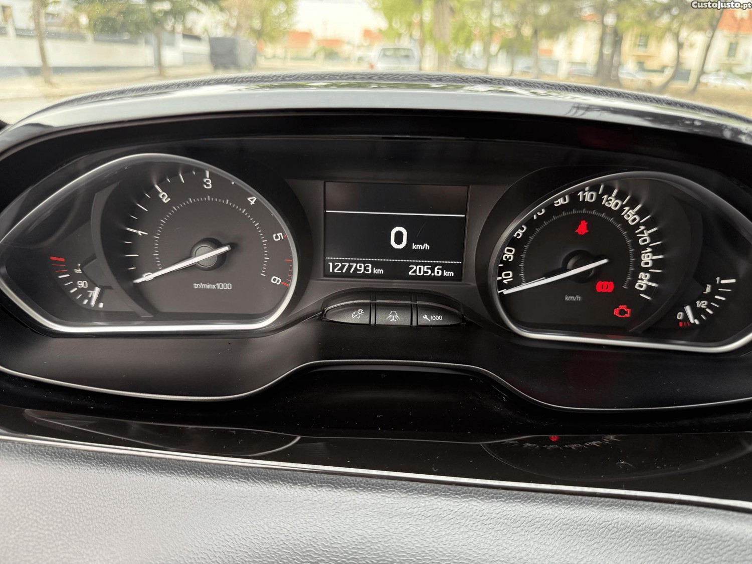 Peugeot 208 1.4 HDI Allure - 14 — photo 4