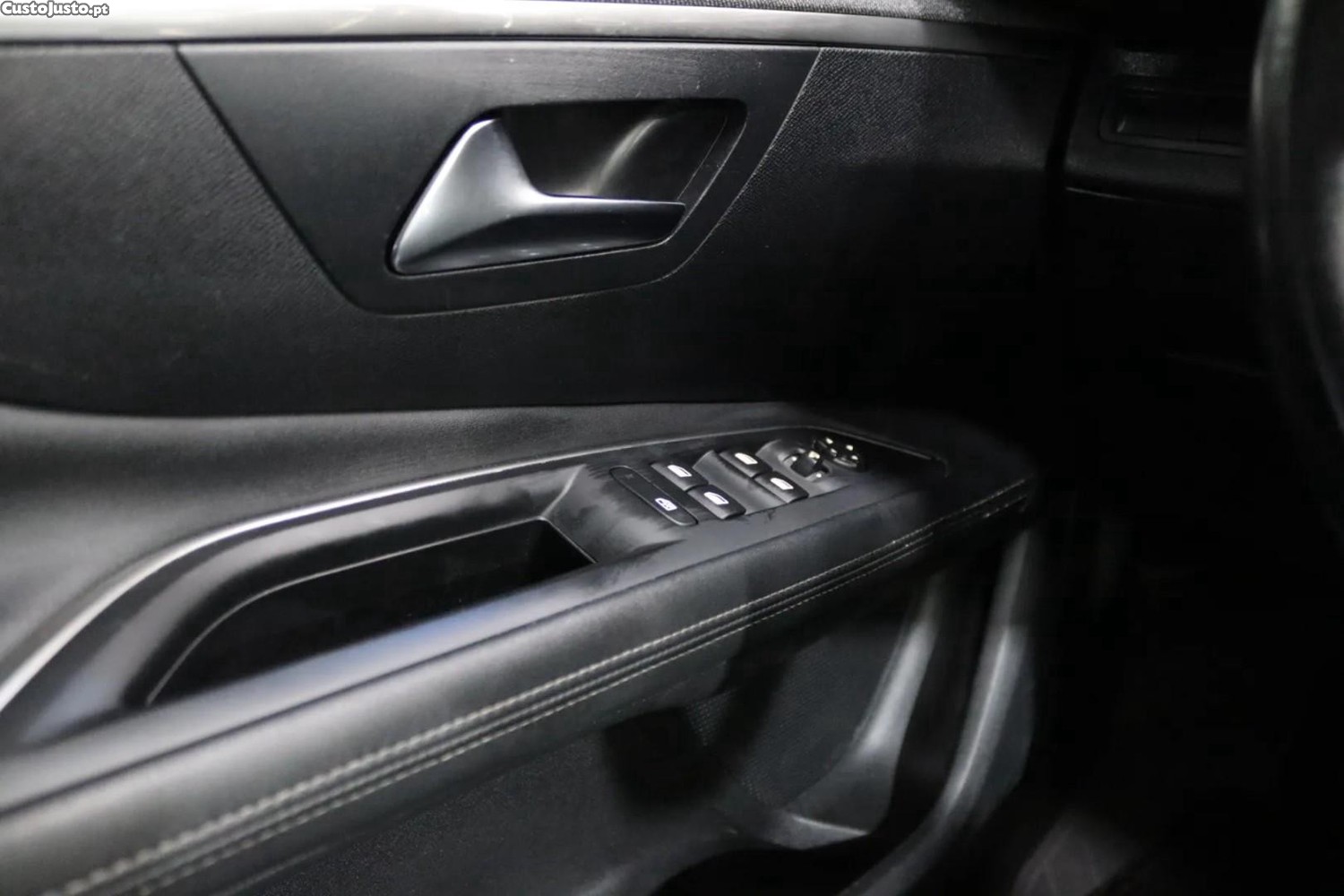 Peugeot 5008 1.2 PureTech Allure Pack EAT8 - 21 — photo 4