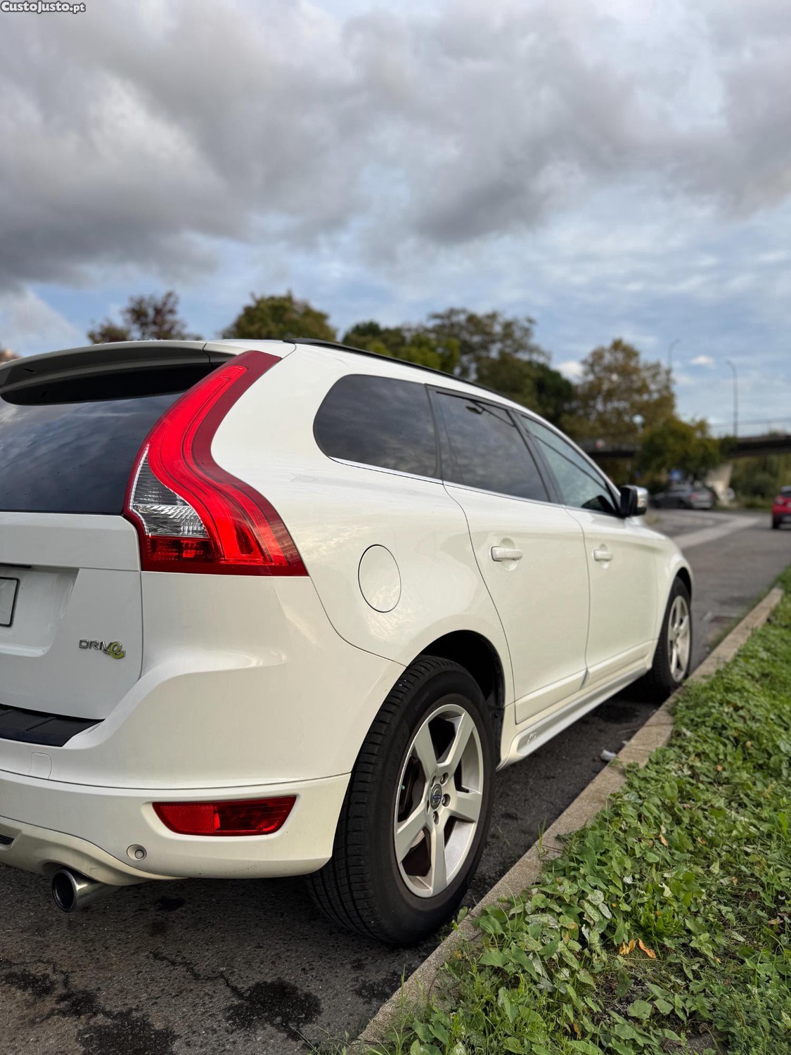 Volvo XC60 2.0 D4 R-Design — photo 3