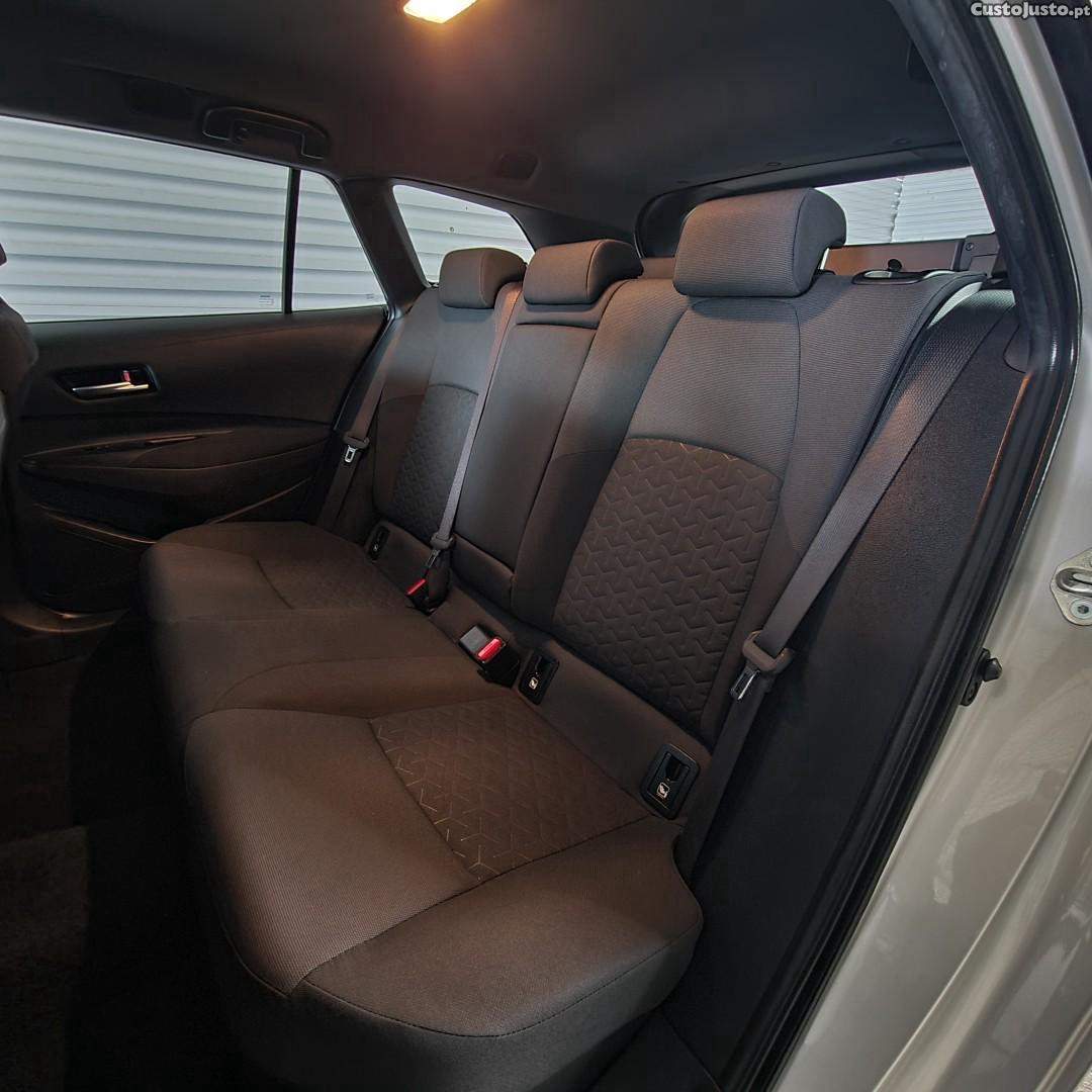 Toyota Corolla 1.8 Hybrid Comfort — fotografia 4