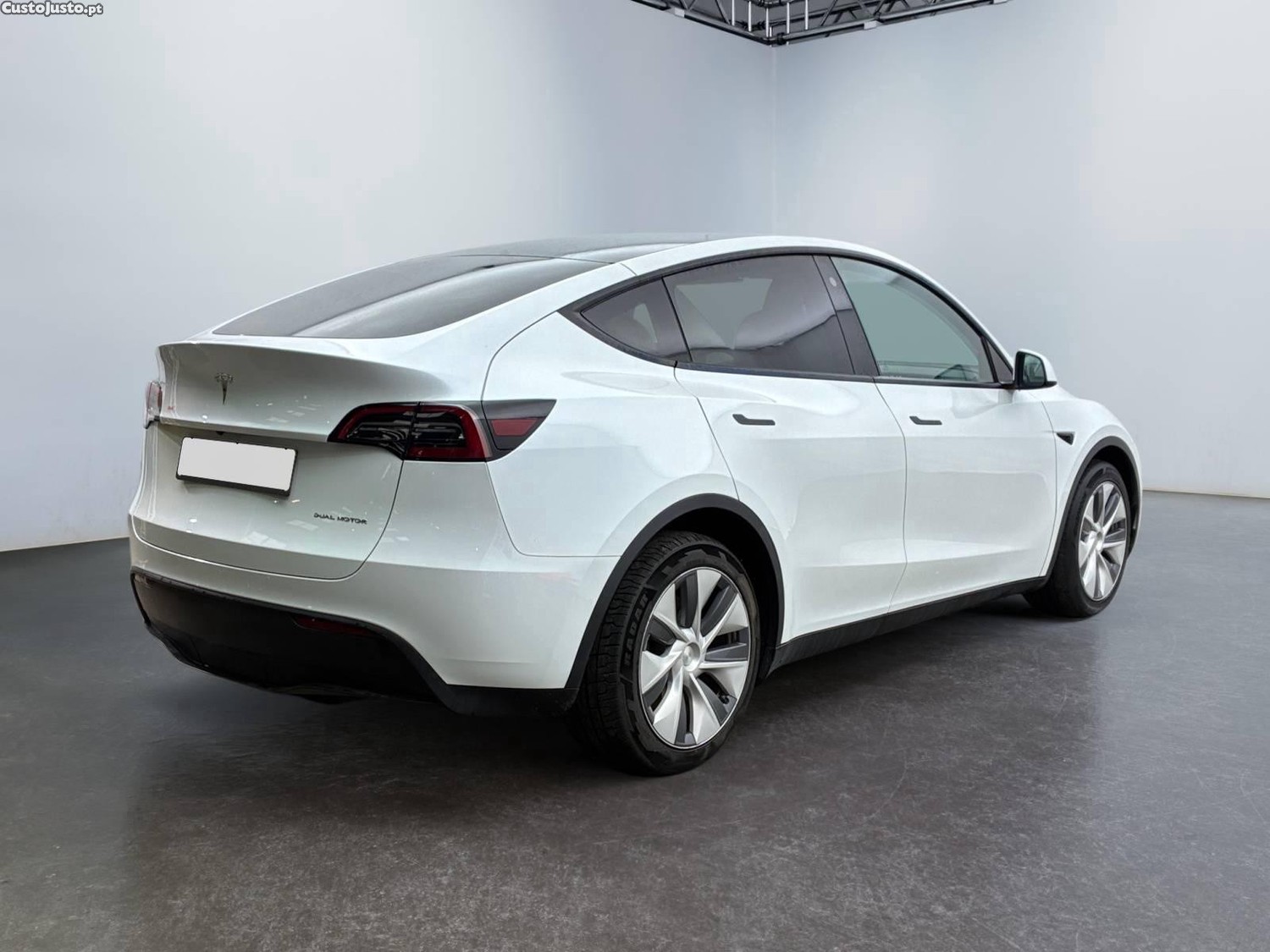 Tesla Model Y Long Range Dual Motor AWD - 23 — photo 2