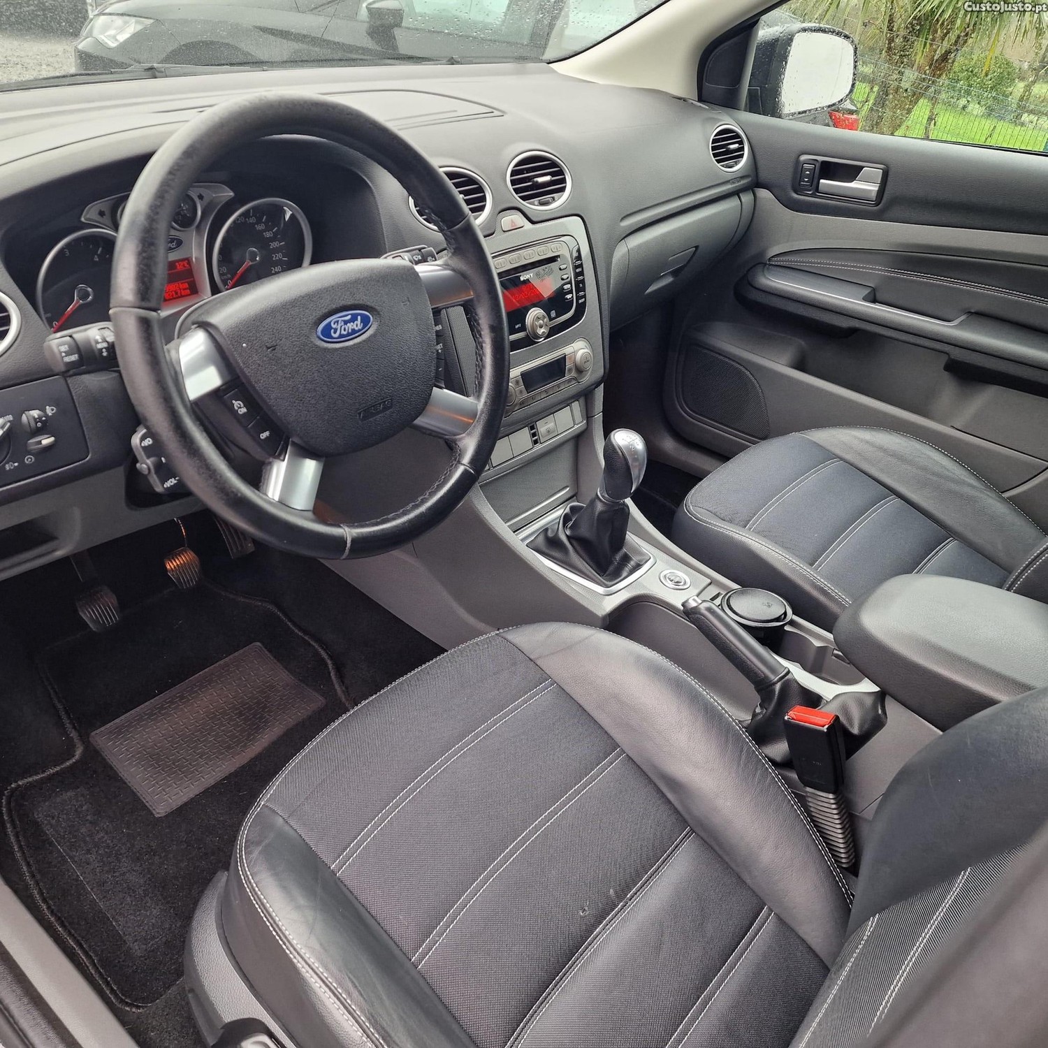 Ford Focus SW 1.6 TDCi Titanium — fotografia 21