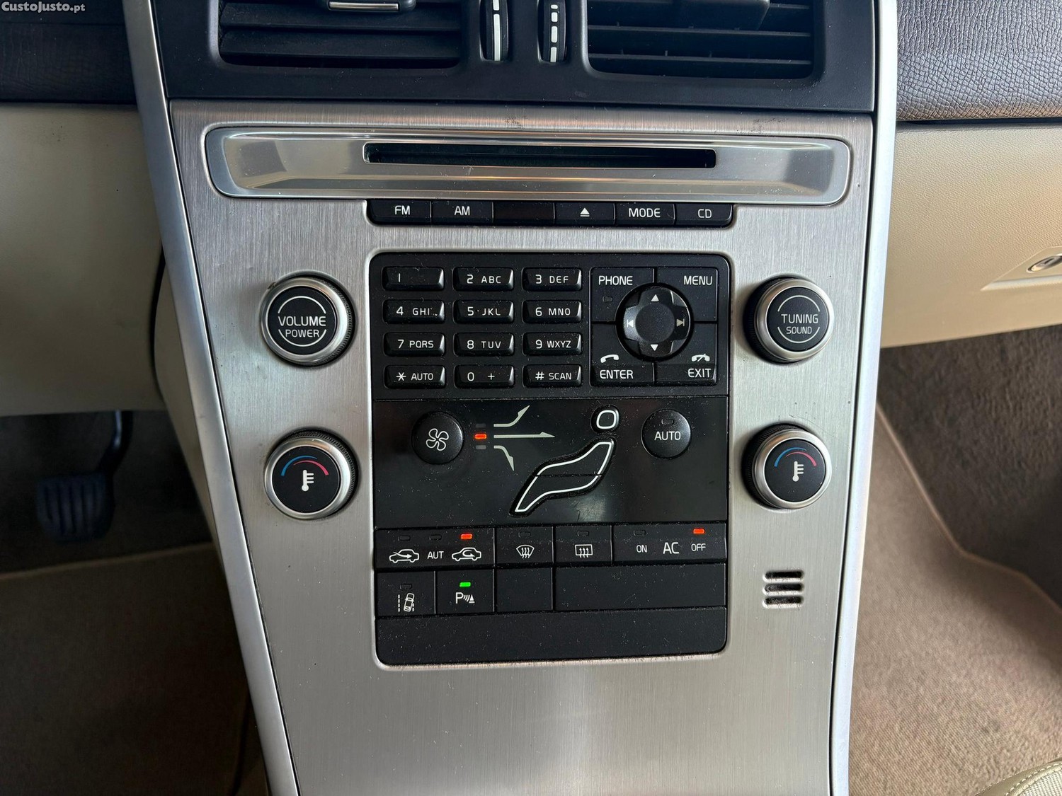 Volvo XC 60 2.4 D Drive Momentum — fotografia 4