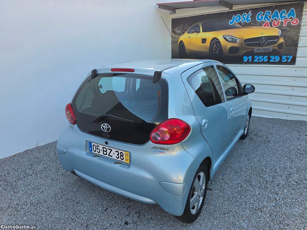 Toyota Aygo 1.0i 68cv 07/2006 — fotografia 9