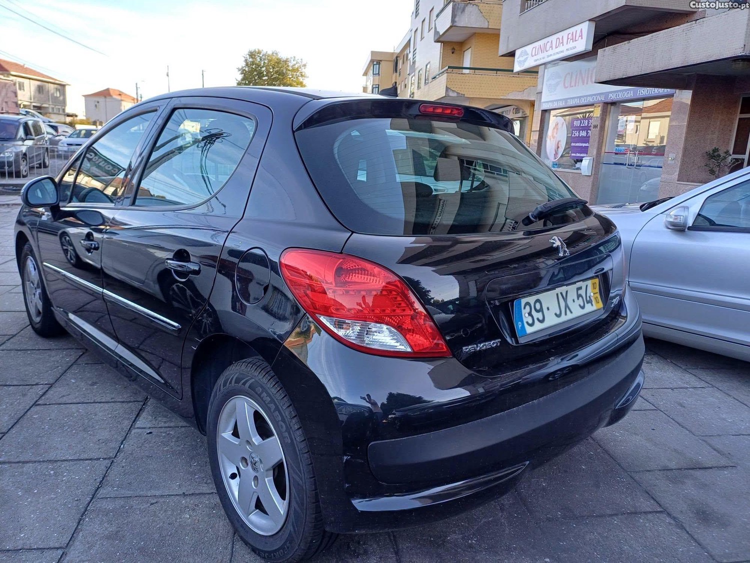 Peugeot 207 1.4 i    cöm 130 000 Kms   ( Viatura  Nacional ) — photo 5