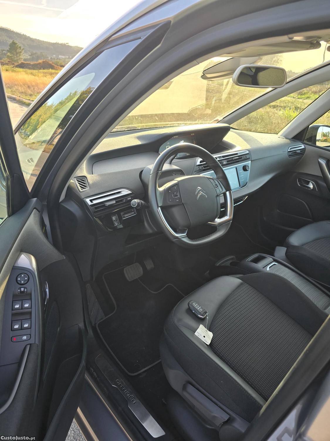 Citroën C4 Spacetourer 1.2 PureTech EAT8 (7 Lugares) - 22 foto 4