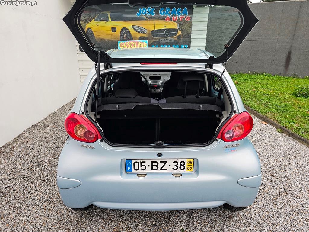 Toyota Aygo 1.0i 68cv 07/2006 — fotografia 8