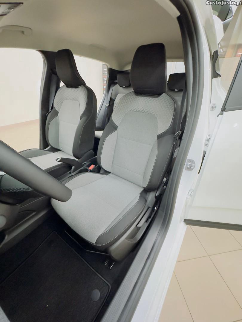 Renault Clio 1.0 TCe Evolution — fotografia 5