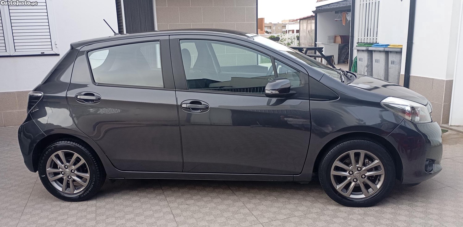 Toyota Yaris Active — photo 2