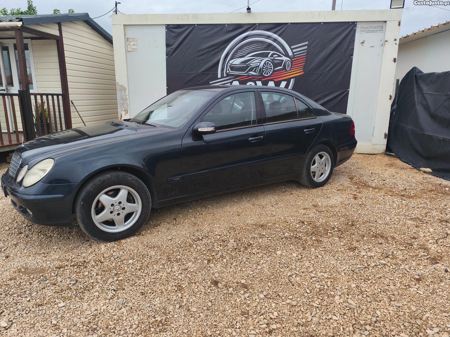 Mercedes-Benz E 220 Classic — fotografia 6
