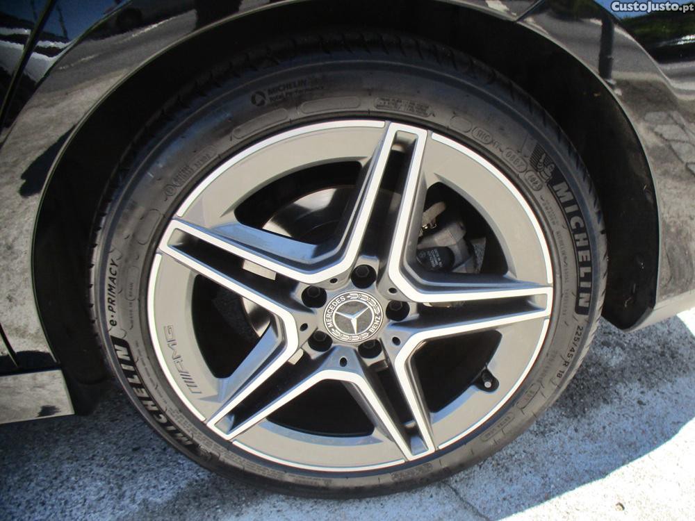 Mercedes-Benz CLA 180 d Shooting Brake AMG Line — fotografia 2