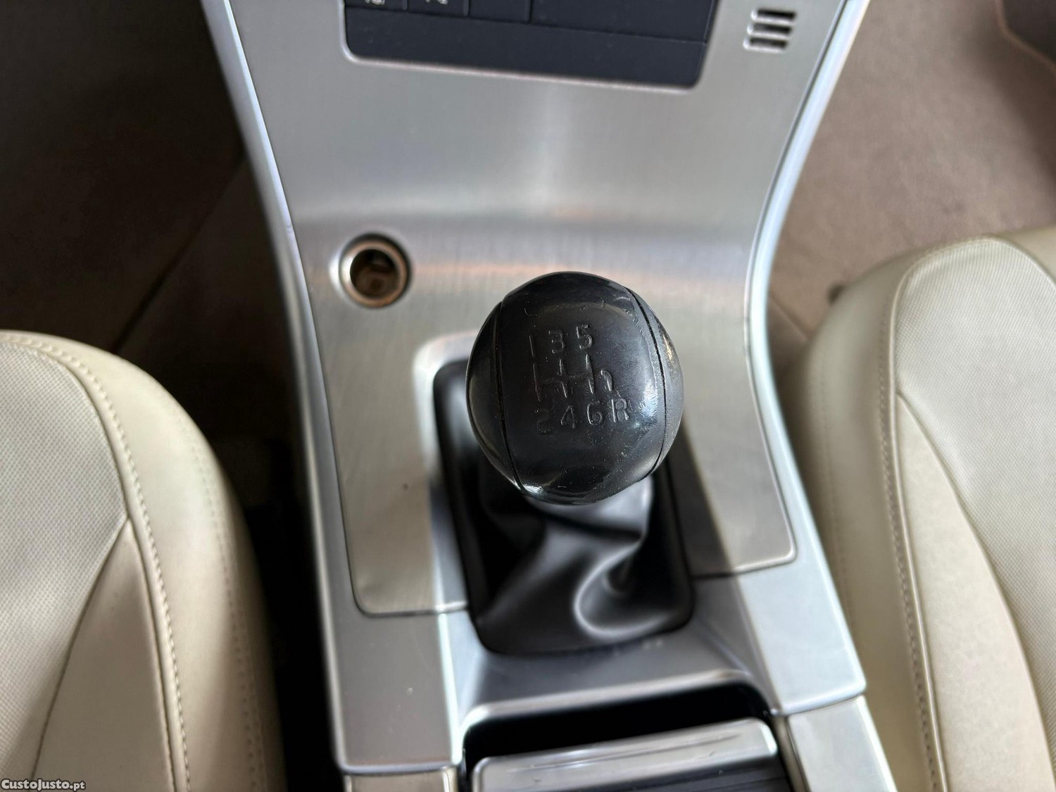 Volvo XC 60 2.4 D Drive Momentum — fotografia 3