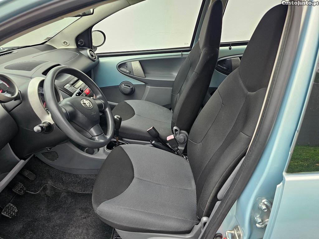 Toyota Aygo 1.0i 68cv 07/2006 — fotografia 5