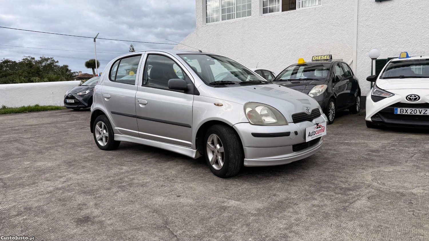Toyota Yaris 1.0 SOL - 00 foto 3