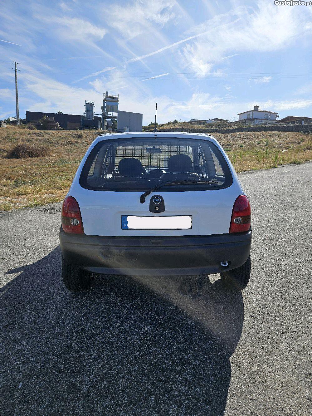 Opel Corsa B 1.7D — photo 4