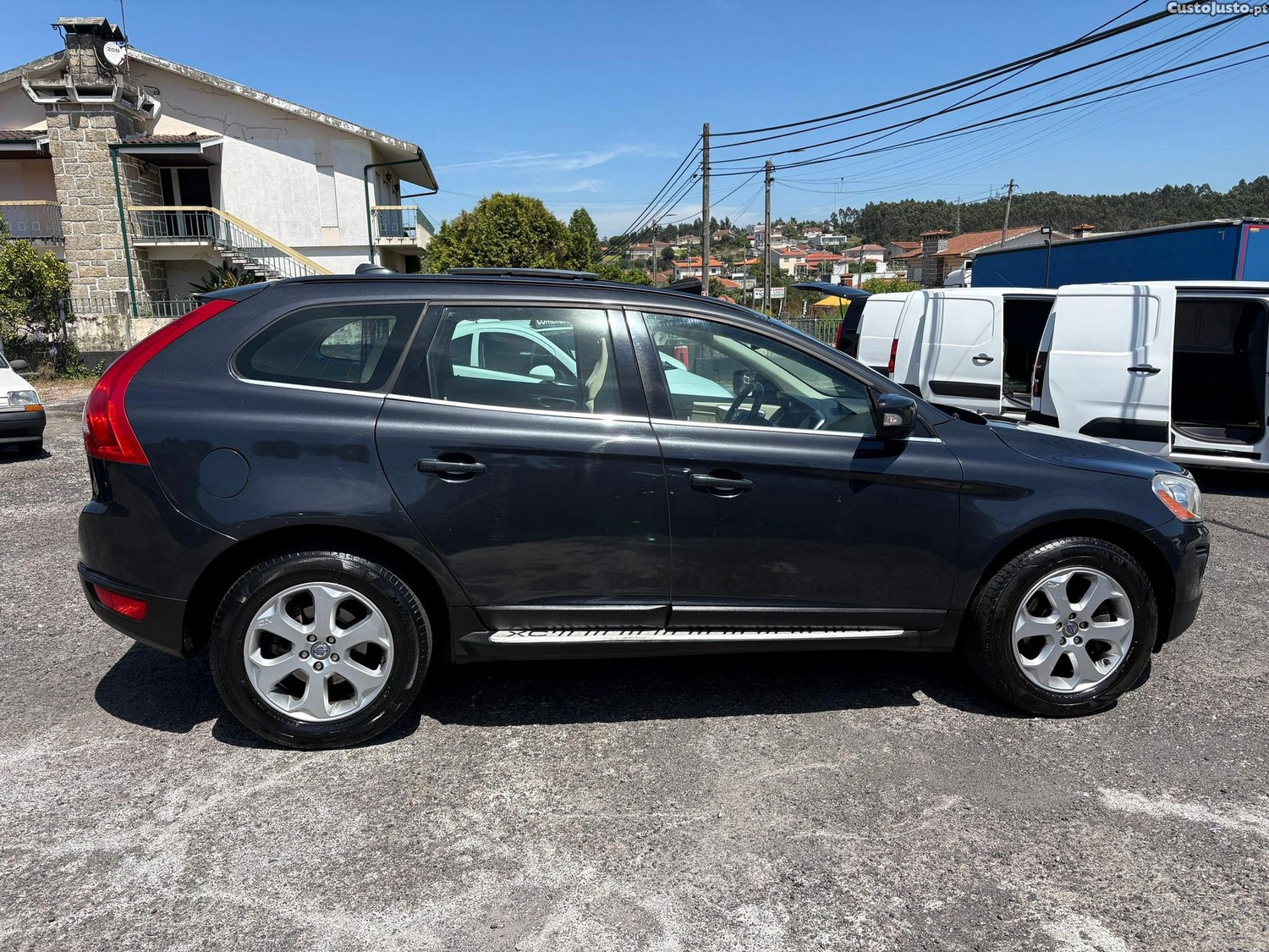 Volvo XC 60 2.4 D Drive Momentum — fotografia 24