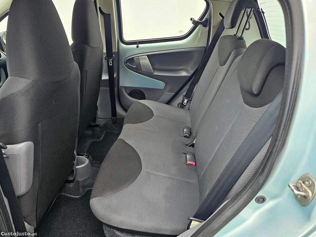Toyota Aygo 1.0i 68cv 07/2006 — fotografia 6