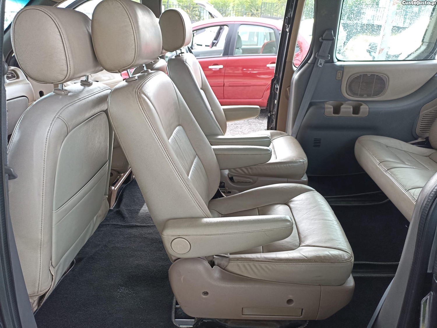 Kia Carnival 2.9 CRDI 7 Lug — fotografia 3