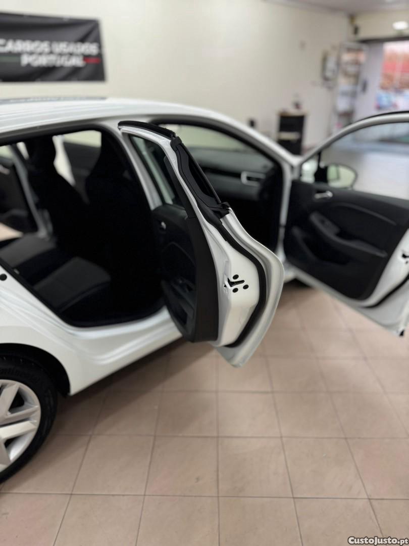 Renault Clio 1.0 TCe Evolution — fotografia 8