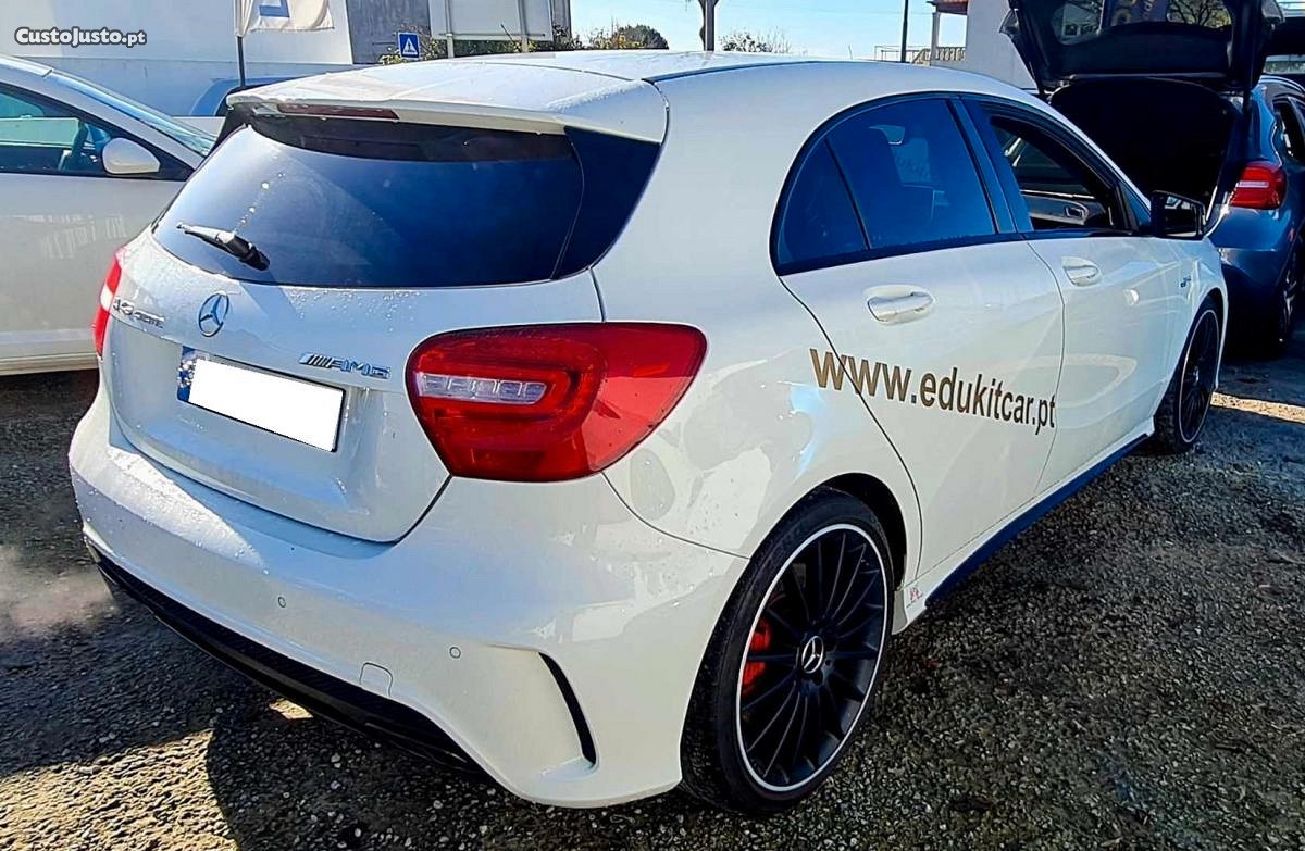Mercedes-Benz A 45 AMG 4 MATIC 360 CV — fotografia 6