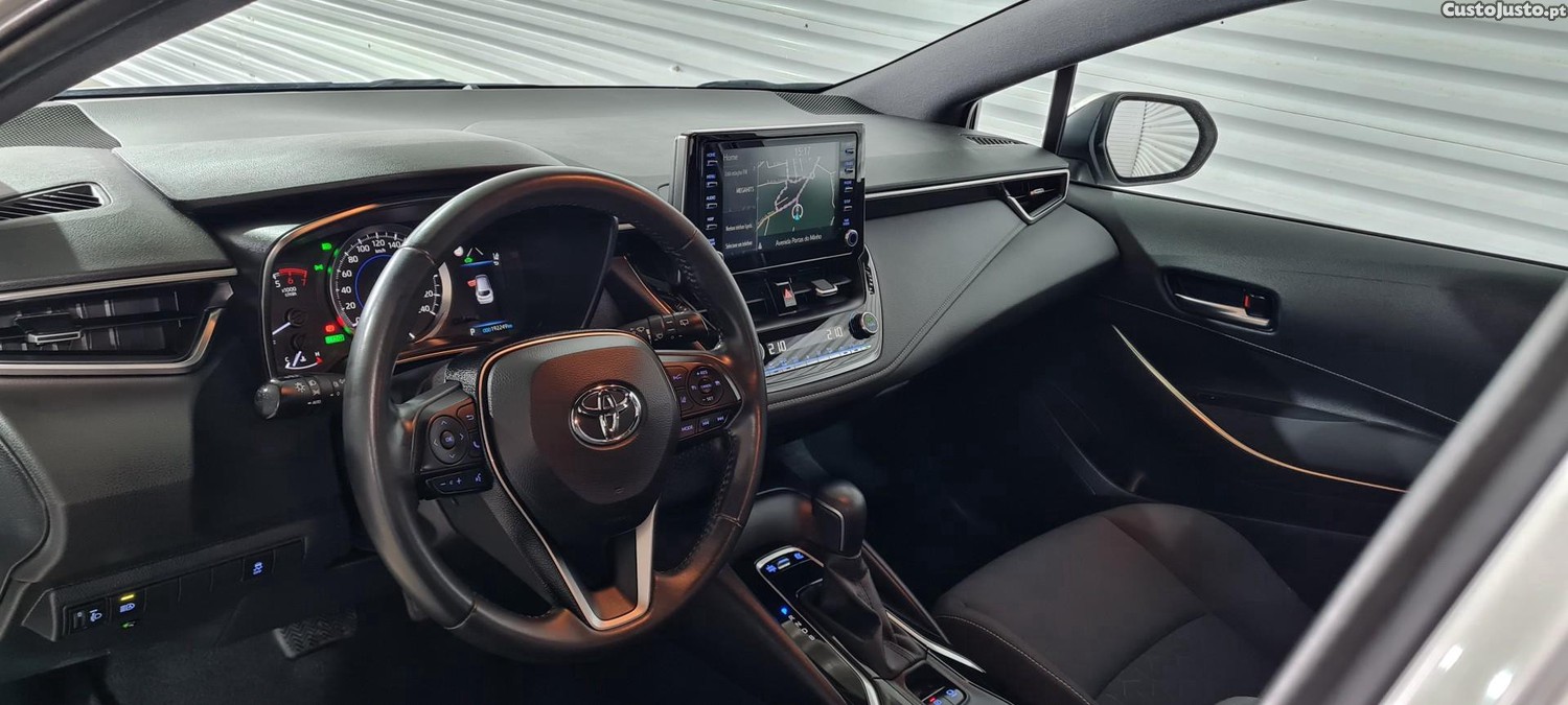 Toyota Corolla 1.8 Hybrid Comfort — fotografia 13