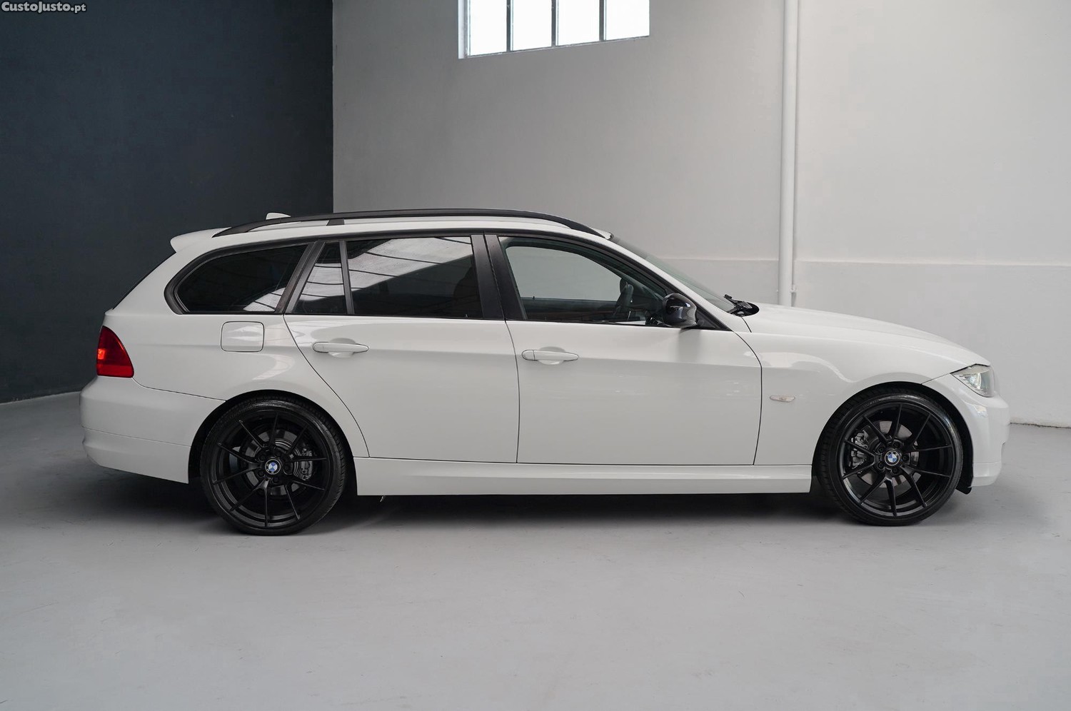 BMW 318 d E91 — fotografia 2
