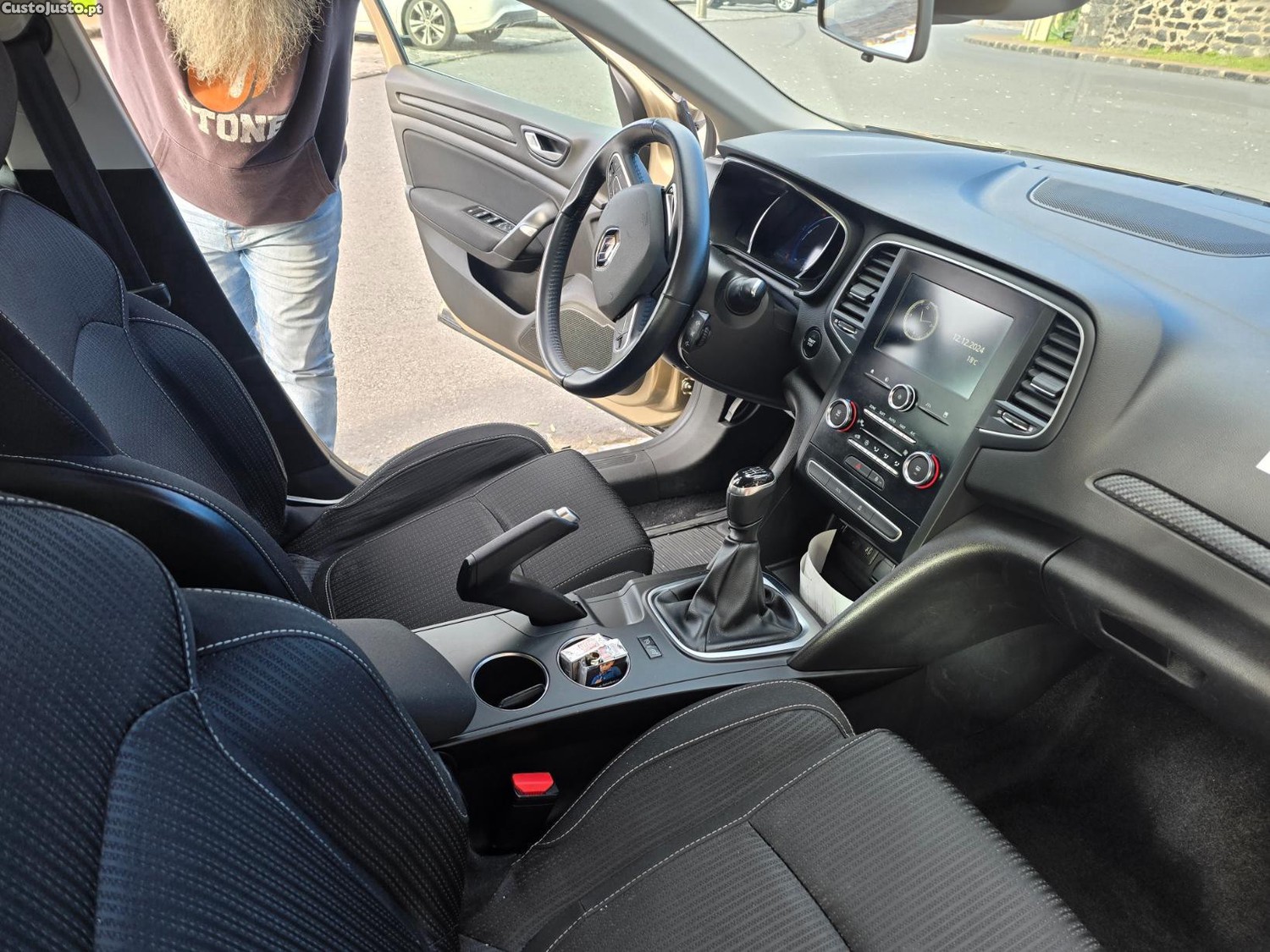 Renault Mégane RENAULT MÉGANE BREAK LIMITED 1.5 DE 2018. — fotografia 3