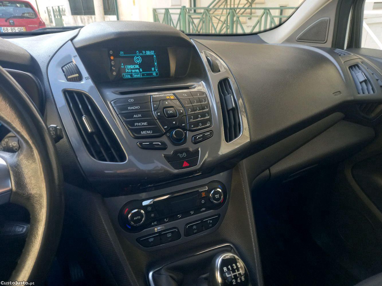 Ford Tourneo Connect 7 Lugares — photo 5