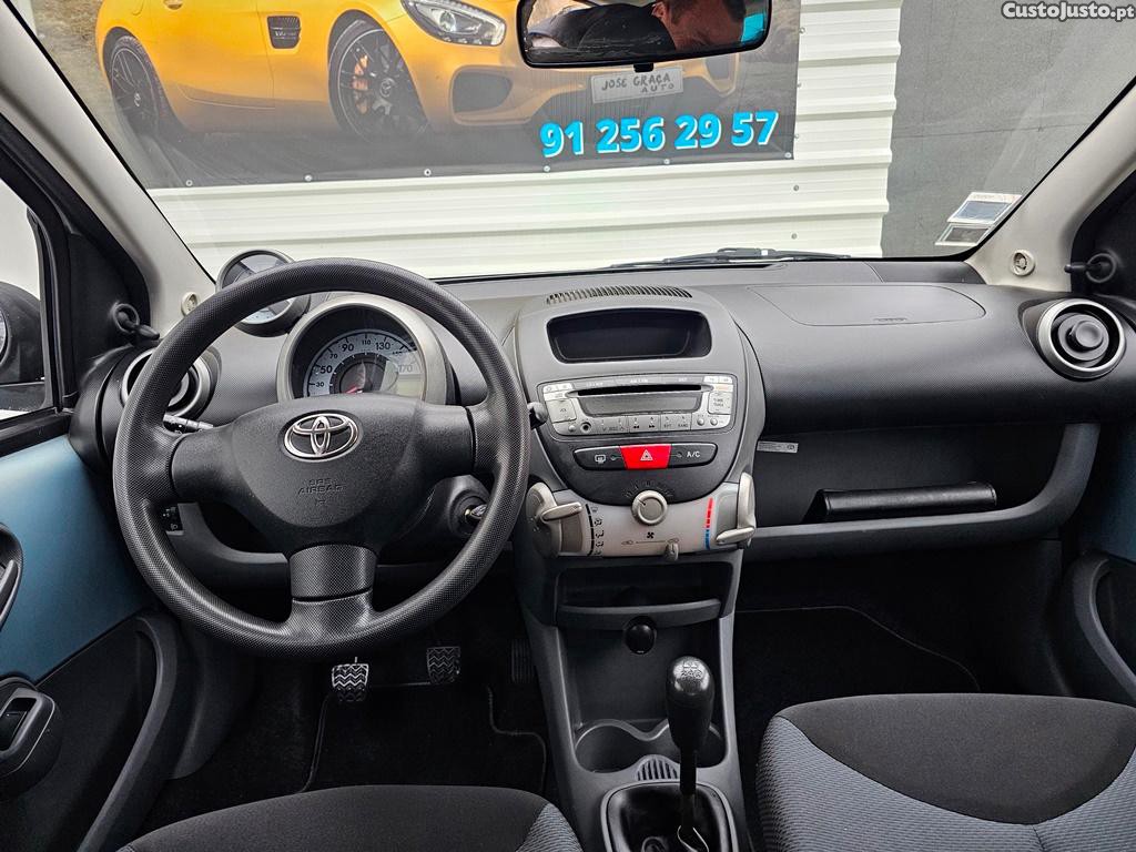 Toyota Aygo 1.0i 68cv 07/2006 — fotografia 4