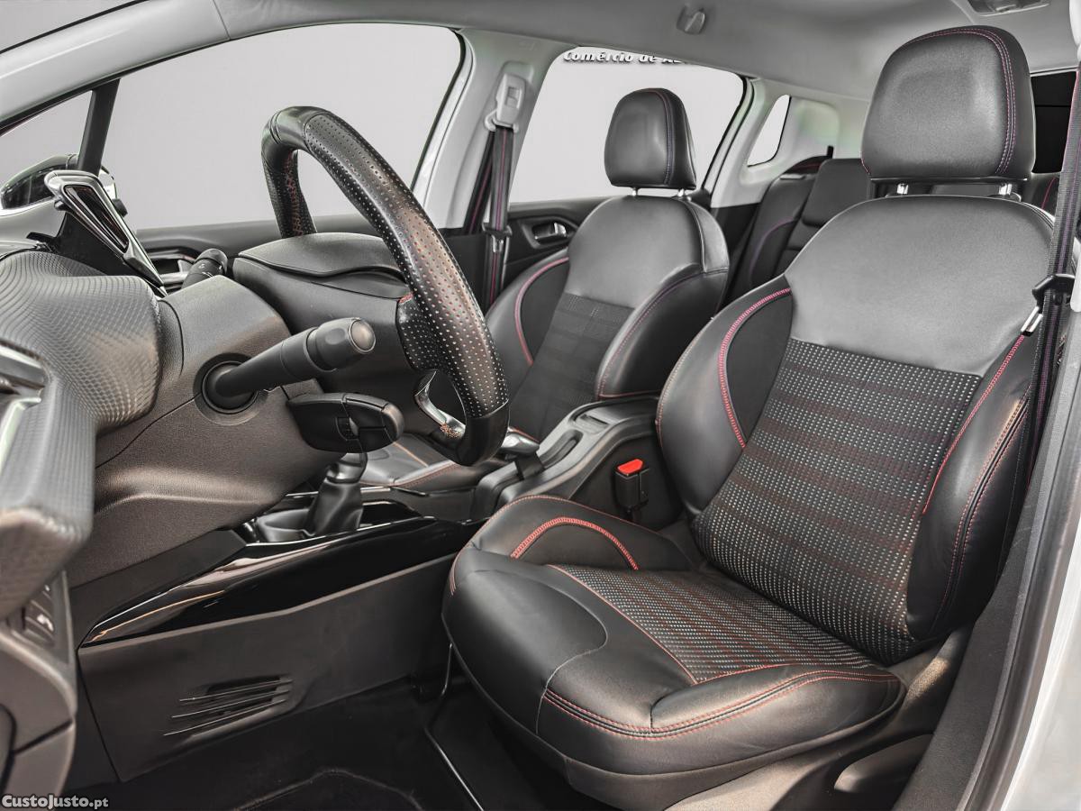 Peugeot 2008 1.2 PureTech GT Line — photo 3