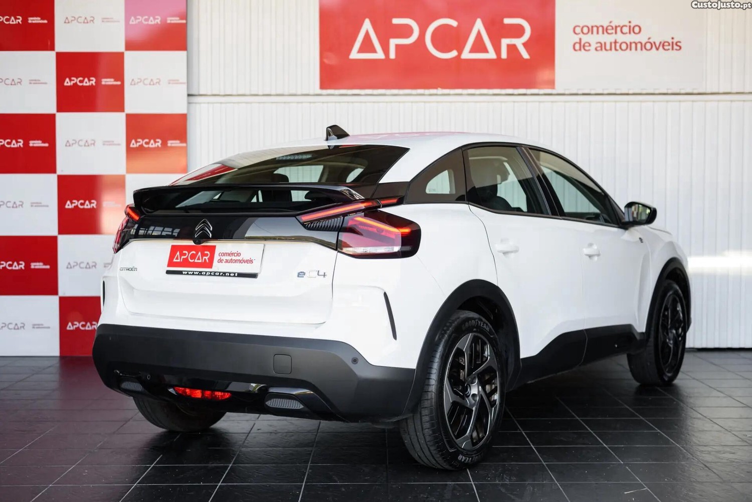 Citroën e-C4 50 kWh Autonomia Conforto Plus - 24 — photo 3