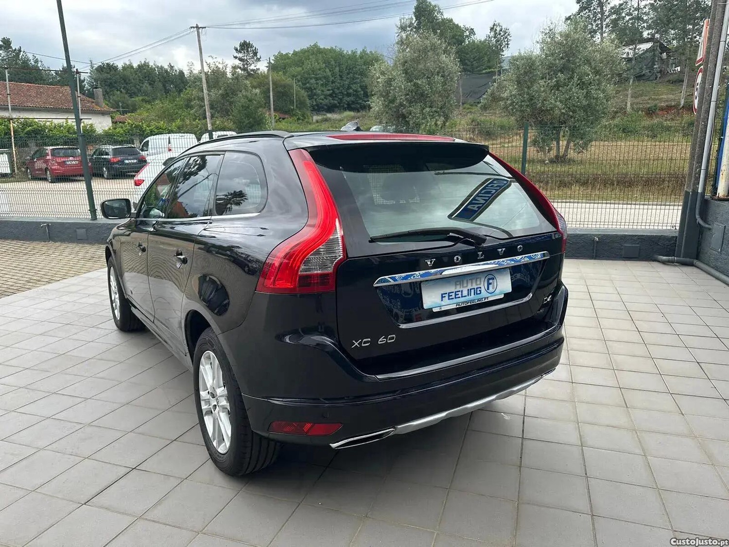 Volvo XC60 2.0 D4 Momentum - 14 — photo 2