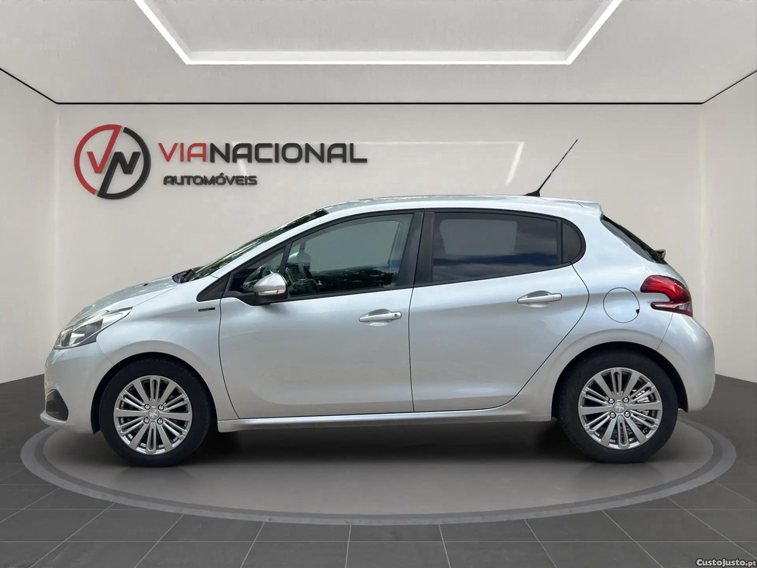 Peugeot 208 1.2 PureTech Signature — photo 4