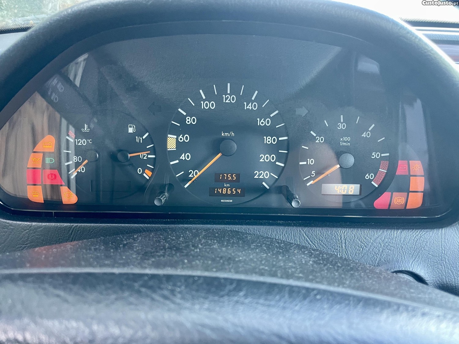 Mercedes-Benz 220 D — fotografia 8