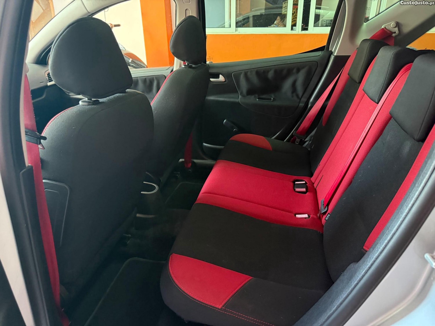 Peugeot 207 1.4 HDI — fotografia 5