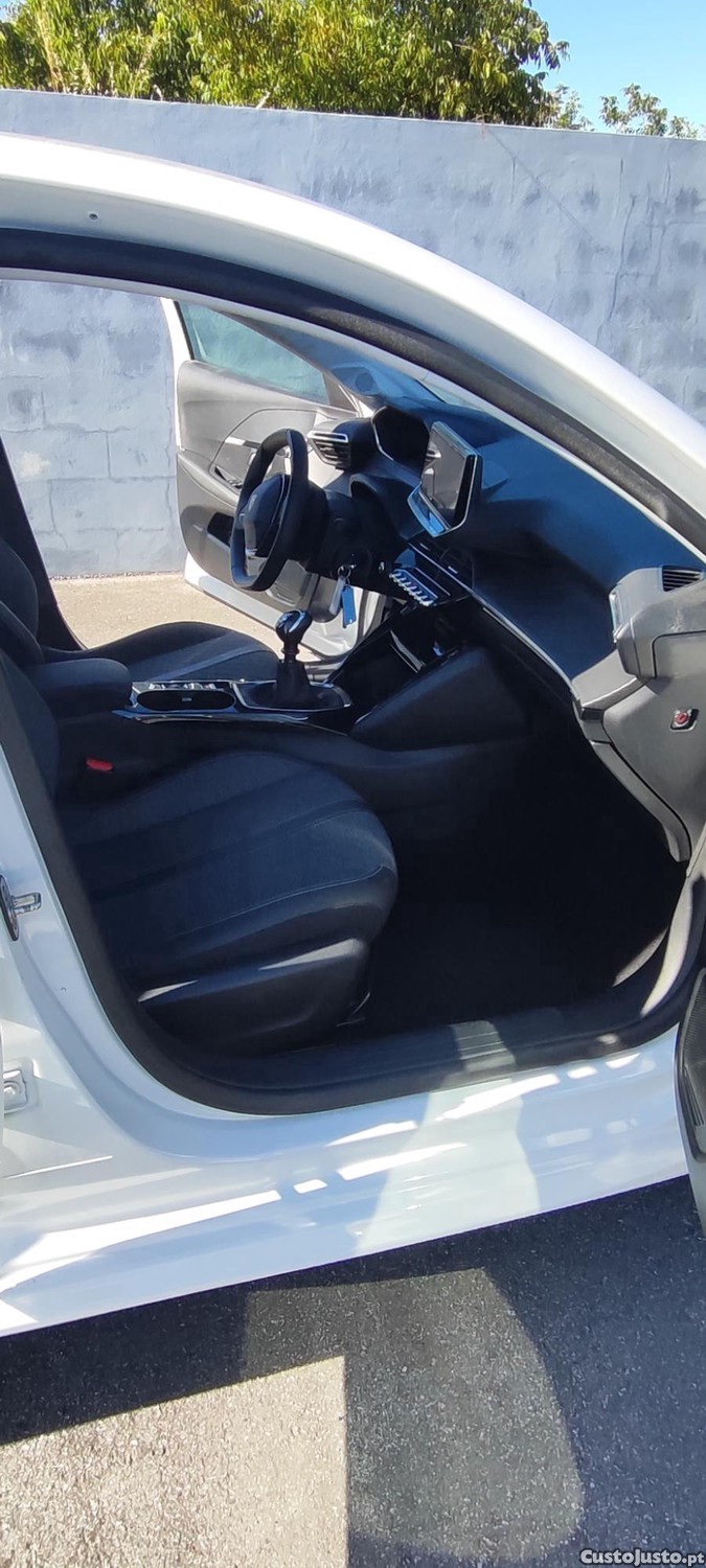 Peugeot 208 Allure — fotografia 4
