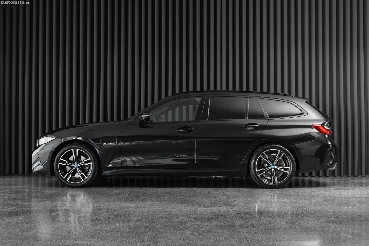 BMW 320 e Pack M Auto - 22 — photo 2